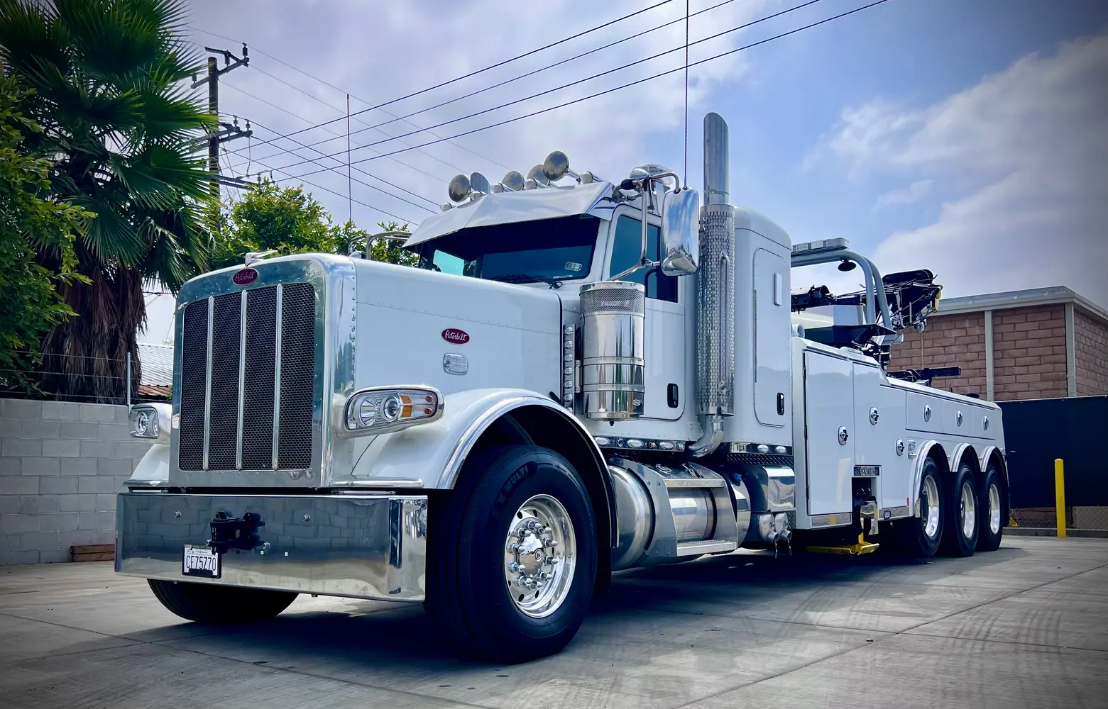 Heavy duty Peterbilt tow truck in Lancaster CA